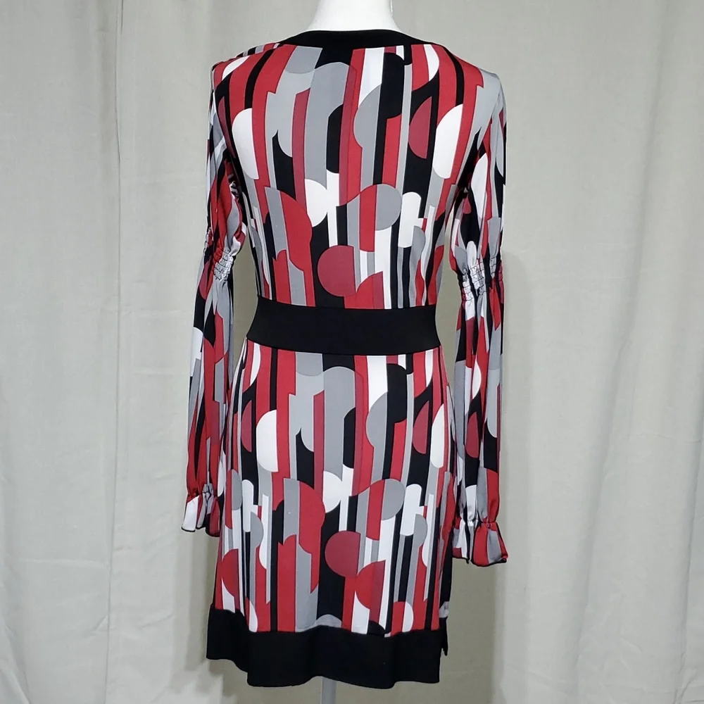 Geometric print shift dress w/ tie waist - Picture 4 of 8
